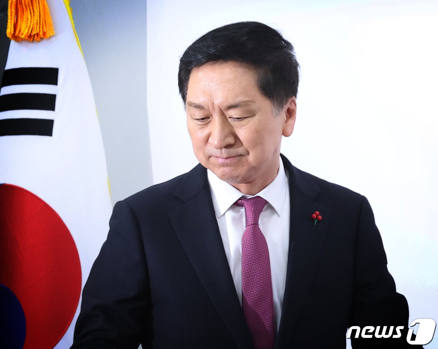 본문 이미지 - 김기현 국민의힘 대표가 11일 서울 여의도 국회에서 열린 최고위원회의에 참석하고 있다. 2023.12.11/뉴스1 ⓒ News1 송원영 기자
