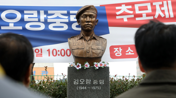軍, 12.12 반란군 맞선 '김오랑' 동상 건립 추진…육사·특전사 후보지로