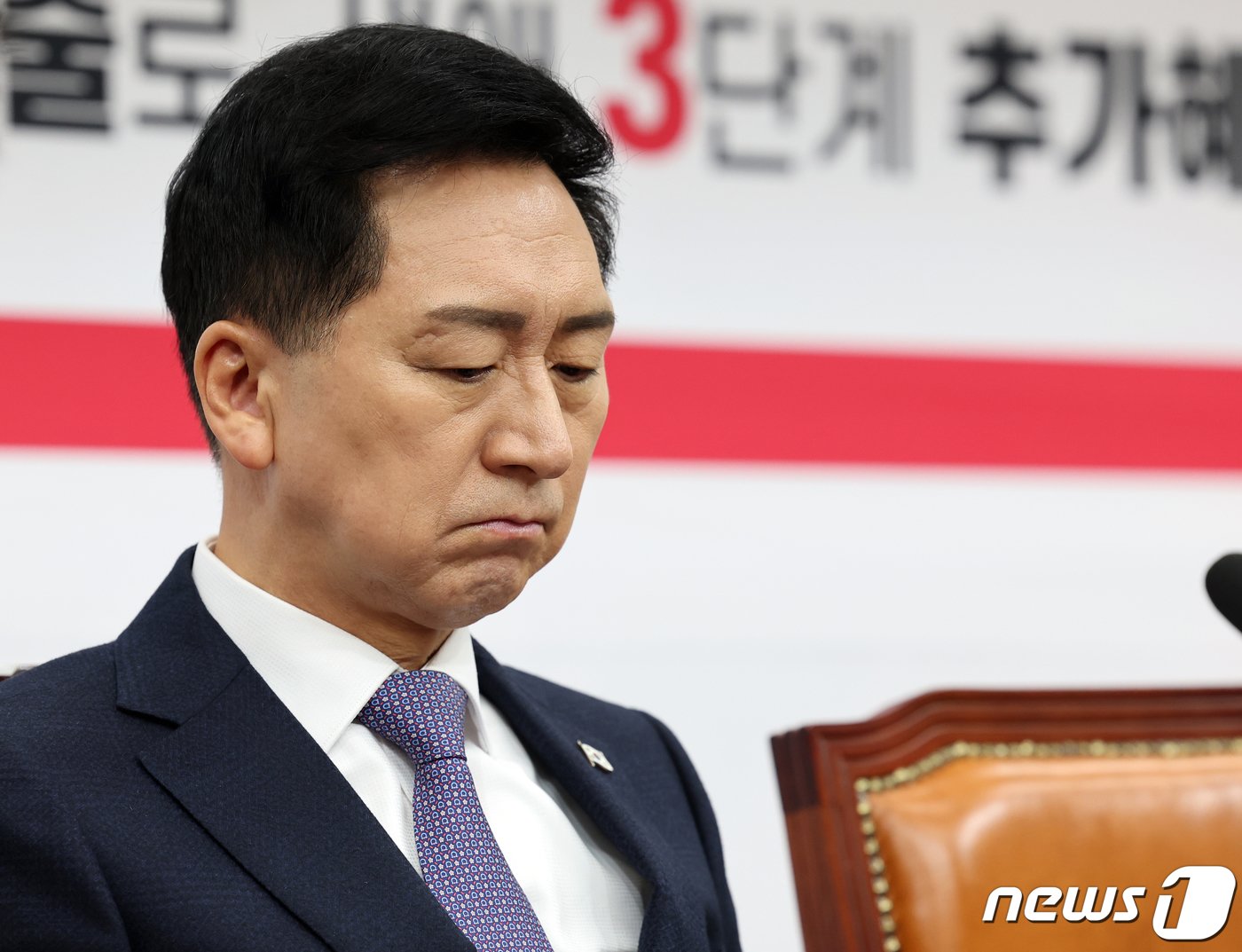 본문 이미지 - 김기현 국민의힘 대표가지난 11월 24일 오전 서울 여의도 국회에서 열린 '청년, 내 집 마련 지원을 위한 당정협의회'에서 생각에 잠겨 있는 모습.(뉴스1 DB) 2023.12.14/뉴스1