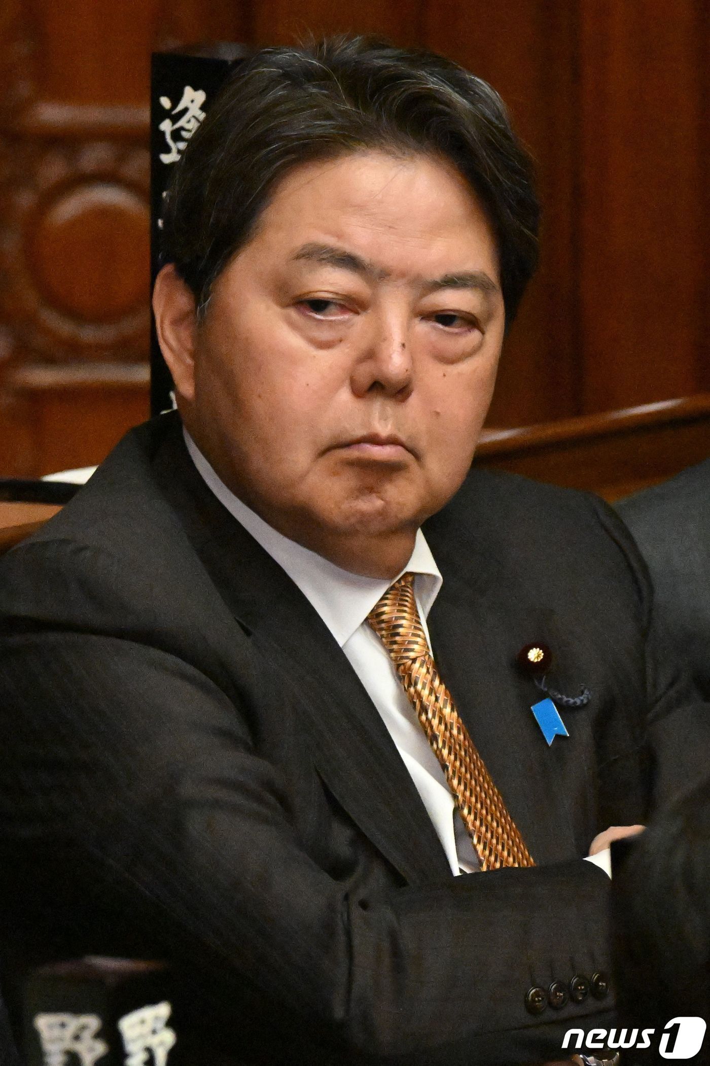 본문 이미지 - 13일 일본 도쿄에서 하야시 요시마사 전 외무상이 기시다 내각 불신임안 표결에 참석했다. 그는 9000만 원 이상의 불법 비자금을 챙겼다는 의혹이 제기된 마쓰노 히로카즈 현 관방장관의 후임으로 임명될 전망이다. 2023.12.13/ ⓒ AFP=뉴스1 ⓒ News1 권진영 기자