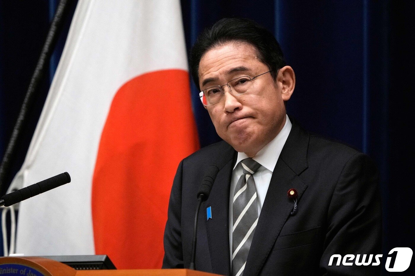 본문 이미지 - 기시다 후미오 일본 총리가 13일(현지시간) 일본 도쿄의 총리 관저에서 열린 기자회견에서 자민당 일부 각료들 사이에서 불거진 비자금 의혹과 관련해 신속한 인사 결정을 내리겠다는 내용을 발표하고 있다. 2023.12.13 ⓒ AFP=뉴스1 ⓒ News1 정지윤 기자