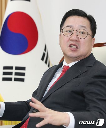 본문 이미지 - 이장우 대전시장이 뉴스1과 인터뷰를 하고 있다. /뉴스1 ⓒ News1 김기태 기자