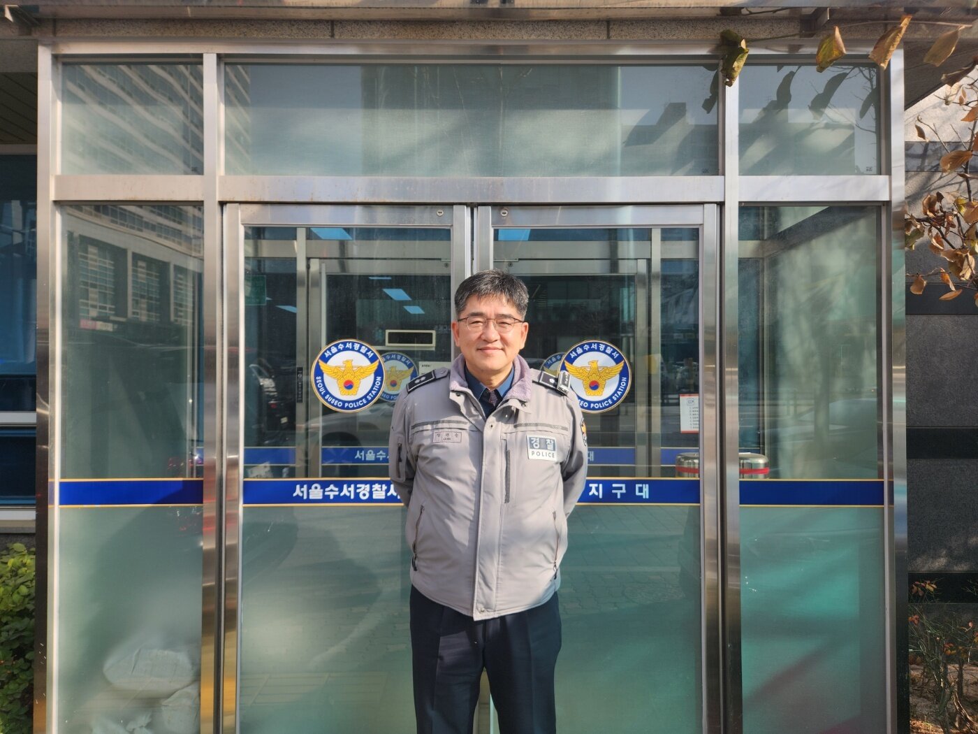 본문 이미지 - 8일 오후 서울 강남구 도곡지구대에서 나온 장관승 경감 모습. ⓒ News1 