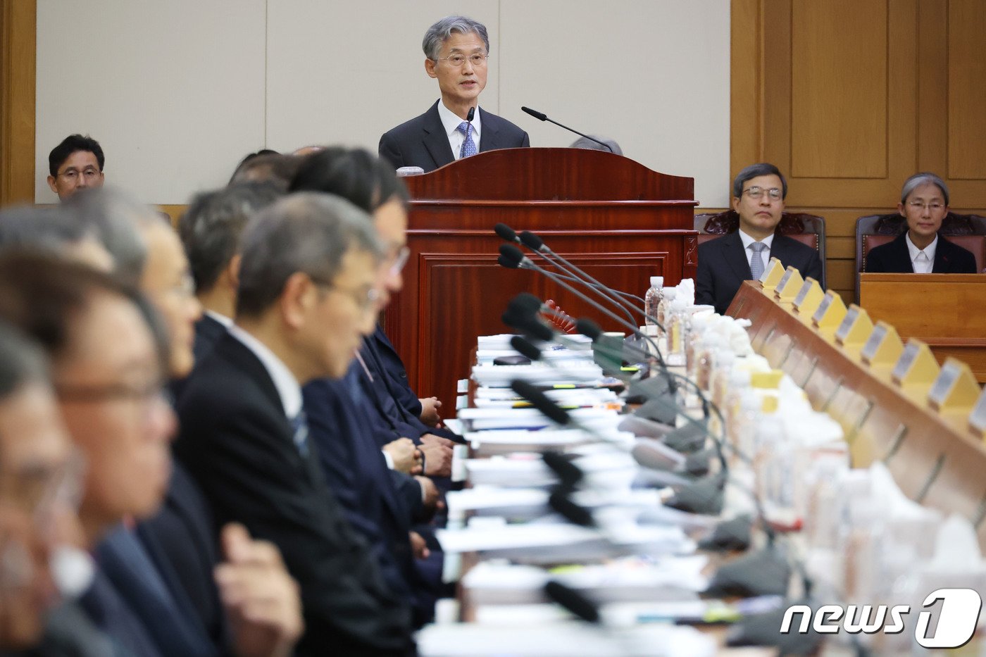 본문 이미지 - 조희대 대법원장이 15일 서울 서초구 대법원 대회의실에서 열린 전국법원장회의에서 인사말을 하고 있다. 2023.12.15/뉴스1 ⓒ News1 사진공동취재단