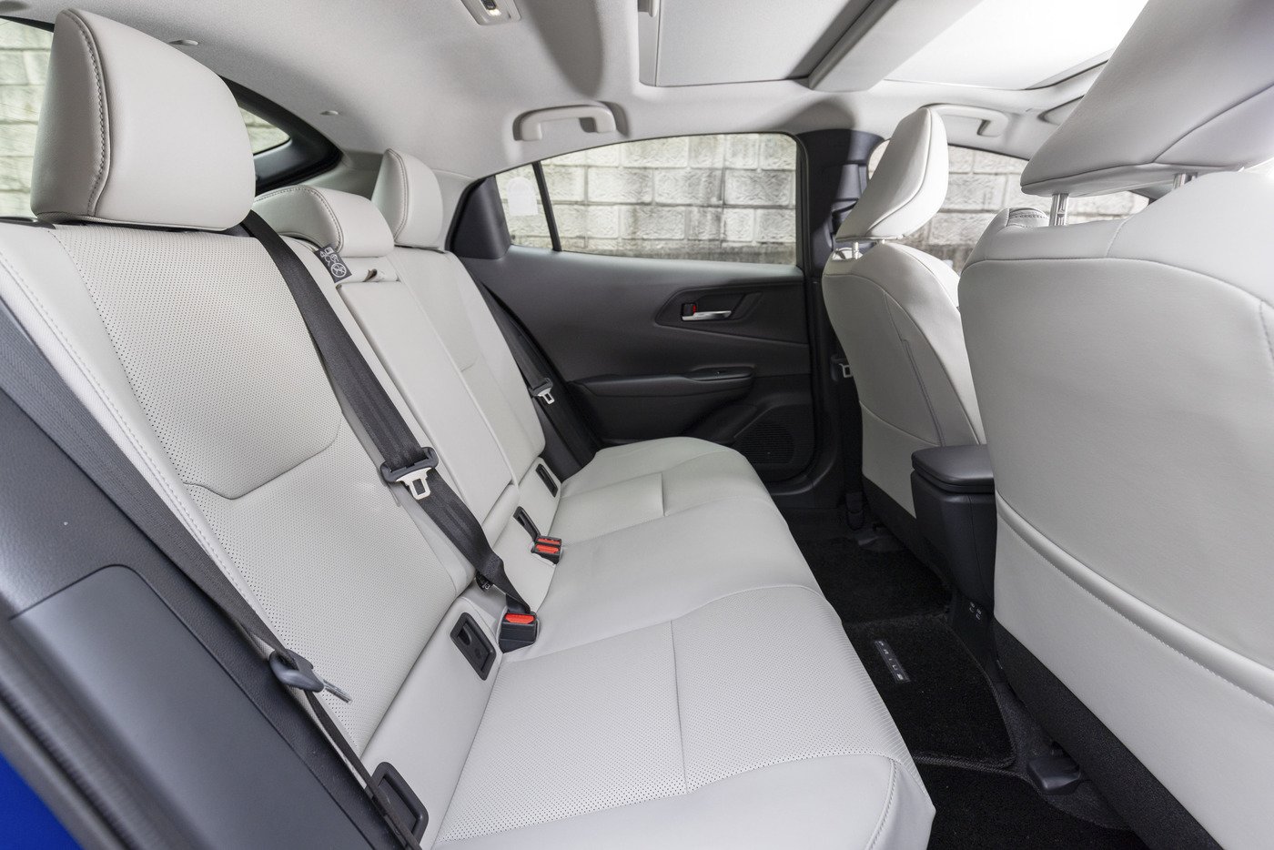 본문 이미지 - 도요타 5세대 프리우스 2열 좌석(도요타코리아 제공)