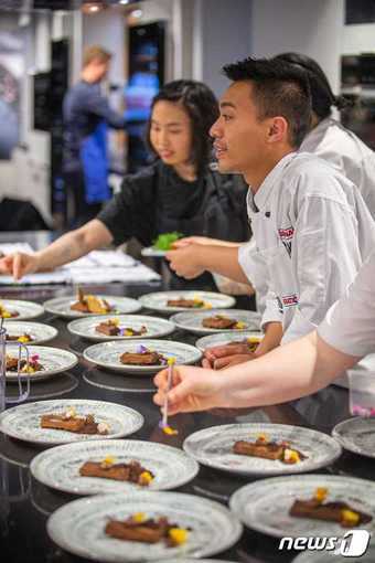 본문 이미지 - 미식 축제의 현장(비자 웰링턴 온 플레이트 페스티벌 축제 제공)
