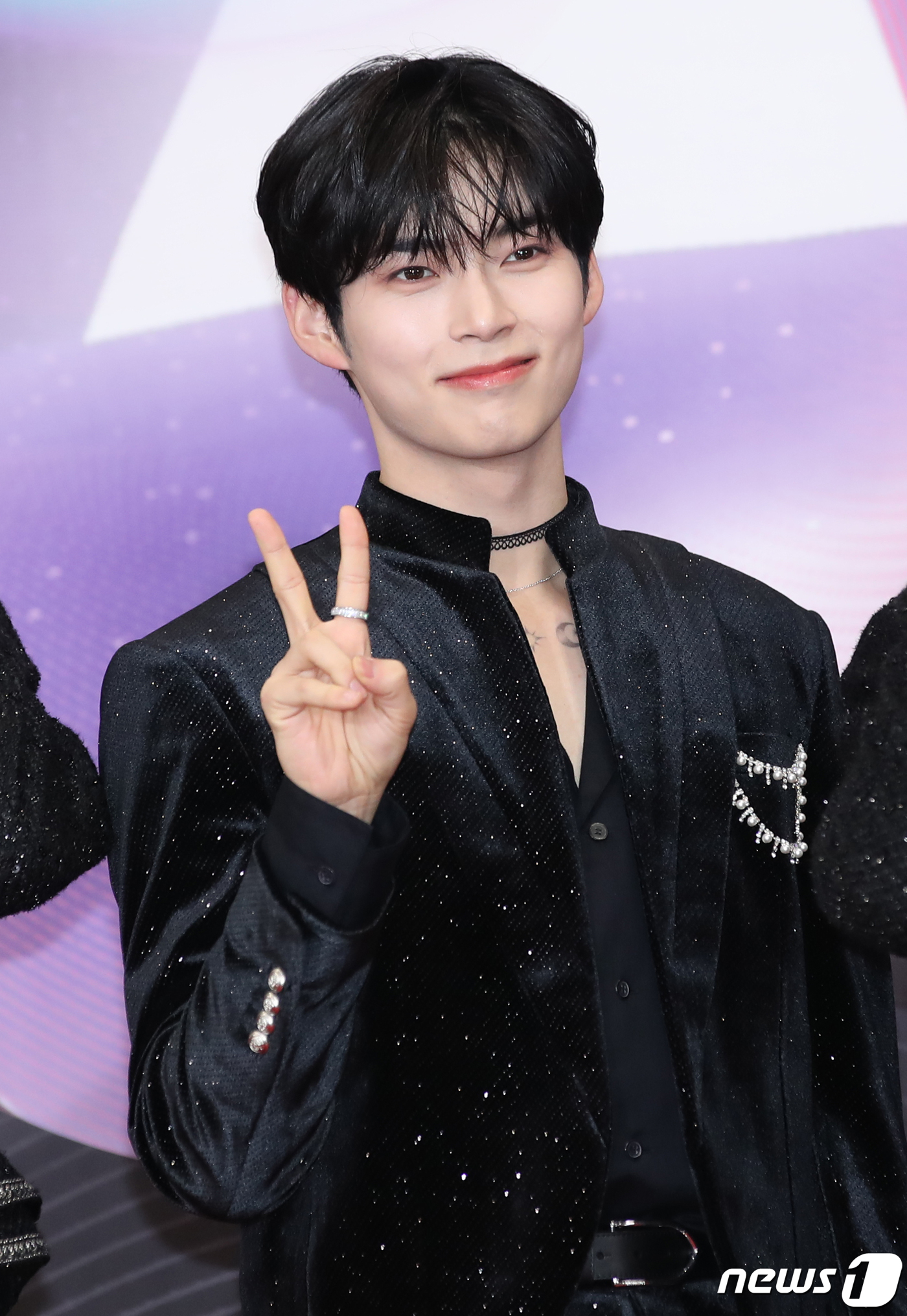 (서울=뉴스1) 권현진 기자 = 제로베이스원 성한빈이 15일 오후 서울 영등포구 KBS 신관에서 진행된 ‘2023 뮤직뱅크 글로벌 페스티벌’ 레드카펫 행사에서 포즈를 취하고 있다. …