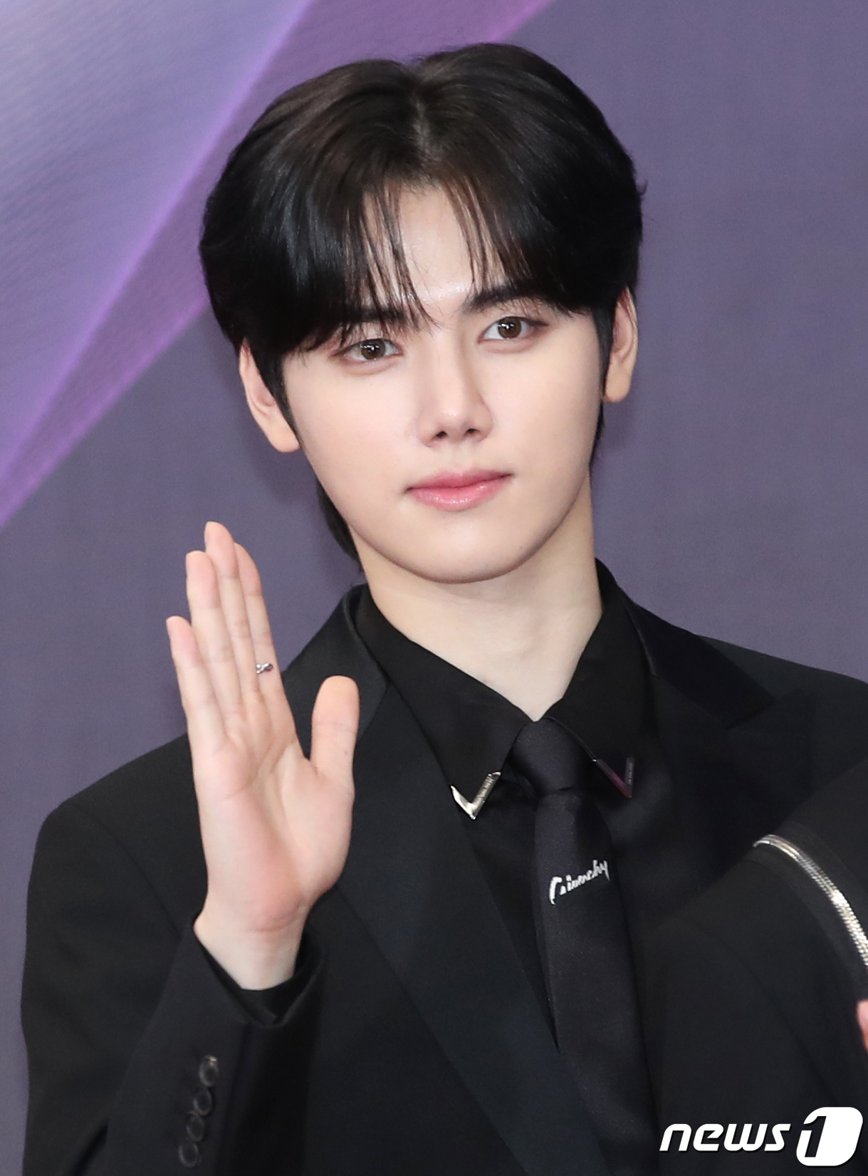 (서울=뉴스1) 권현진 기자 = 크래비티 민희가 15일 오후 서울 영등포구 KBS 신관에서 진행된 ‘2023 뮤직뱅크 글로벌 페스티벌’ 레드카펫 행사에서 포즈를 취하고 있다. 20 …