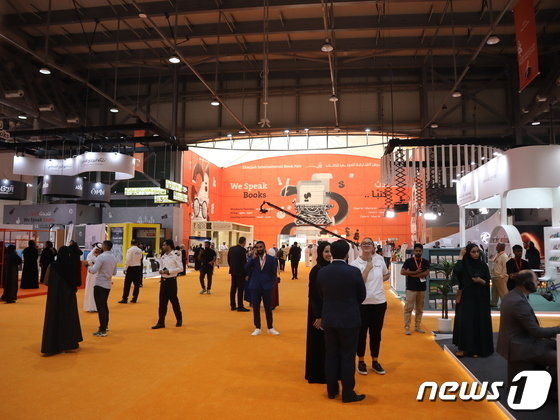 본문 이미지 - 11월1일 '2023 샤르자국제도서전'이 아랍에미리트(UAE) 엑스포센터 샤르자에서 개막했다. ⓒ 뉴스1 김정한 기자