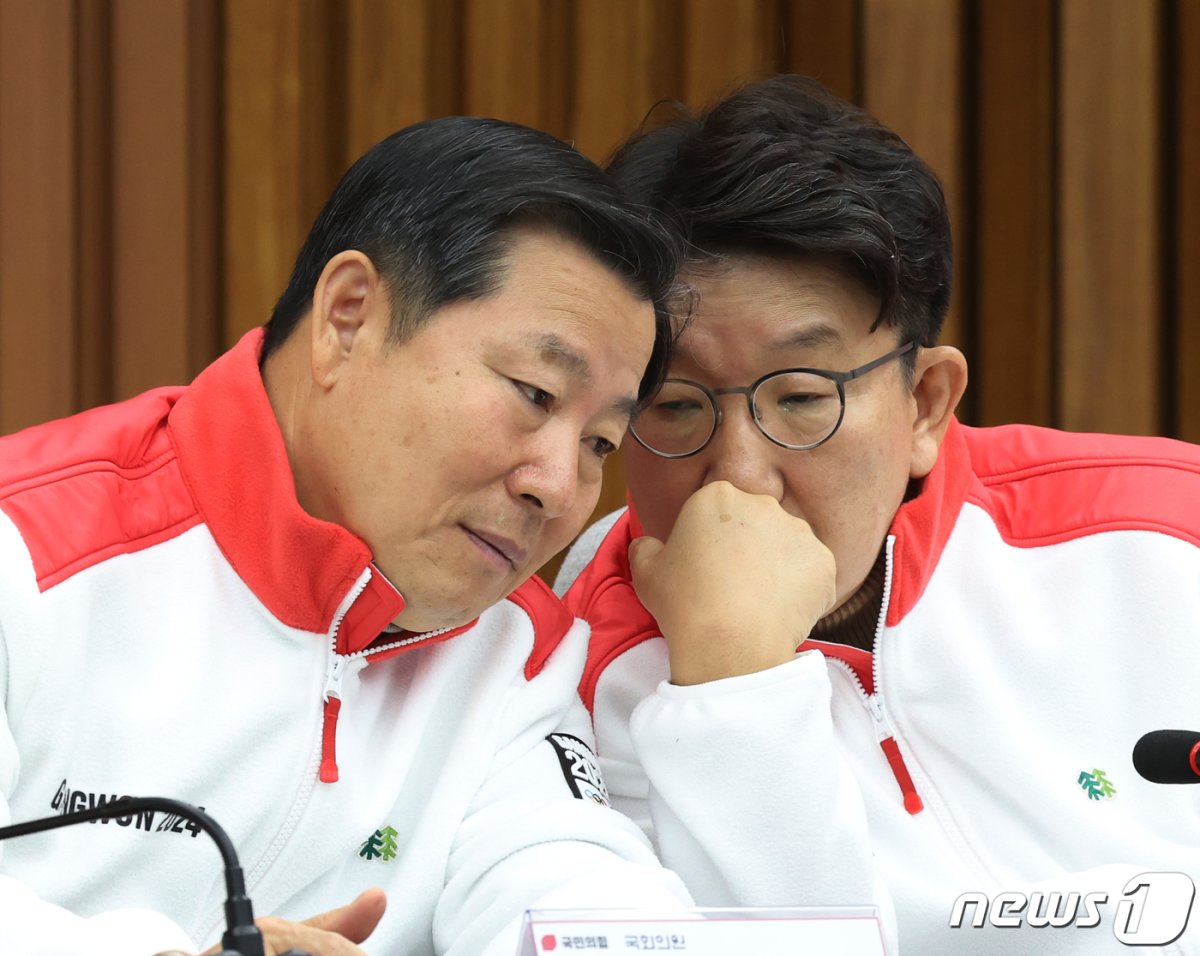 국민의힘 권성동, 이철규 의원.© News1 송원영 기자