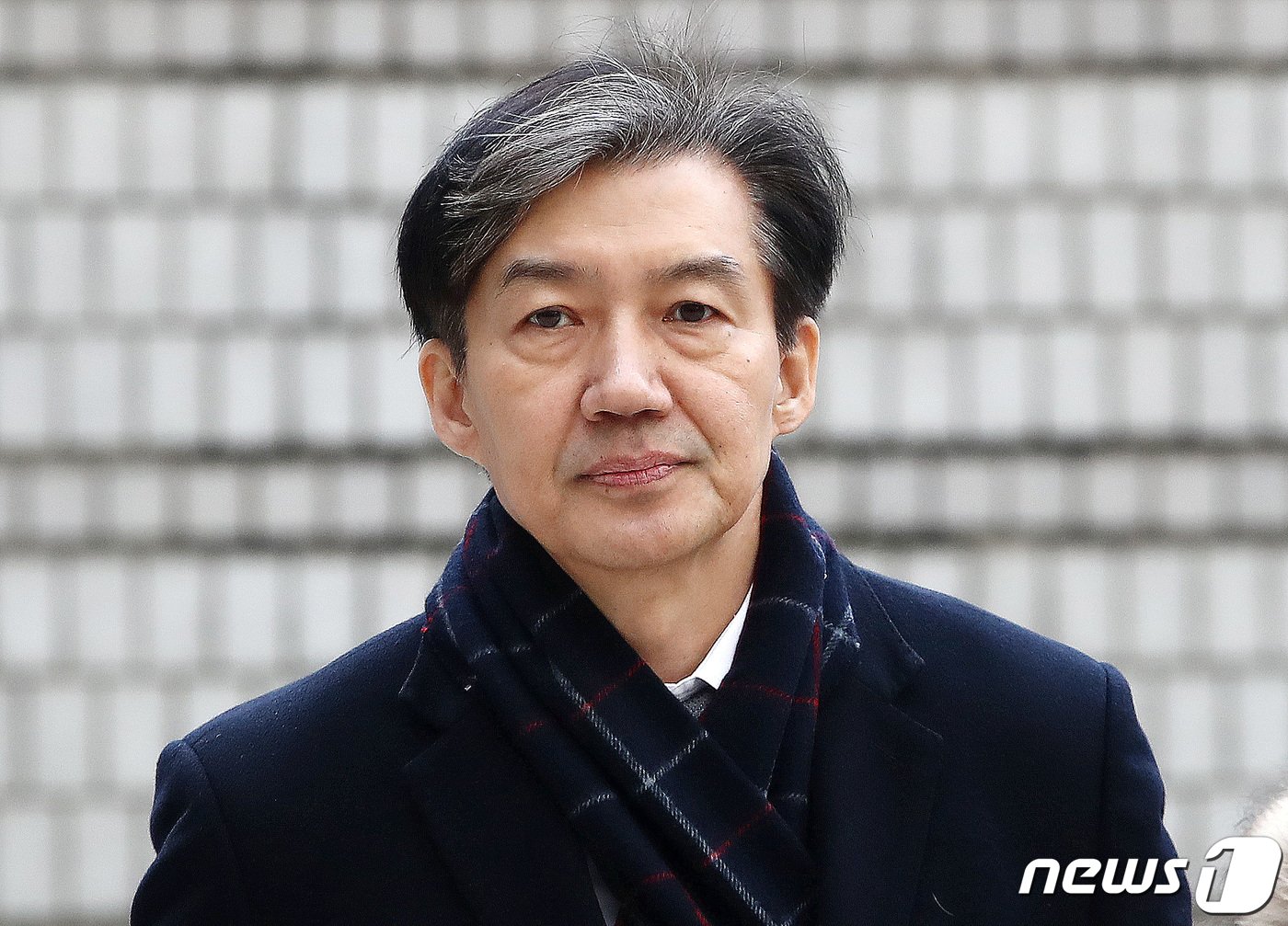 본문 이미지 - 자녀 입시비리와 유재수 전 부산시 경제부시장 감찰 무마 혐의로 재판에 넘겨진 조국 전 법무부 장관이 18일 오후 서초구 서울고등법원에서 열린 2심 속행공판에 출석하고 있다. 2023.12.18/뉴스1 ⓒ News1 박세연 기자