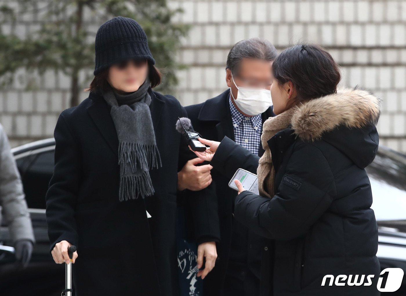 본문 이미지 - 정경심 전 동양대 교수가 18일 서울 서초구 서울고등법원에서 열린 2심 속행공판에 출석하고 있다. 2023.12.18/뉴스1 ⓒ News1 박세연 기자