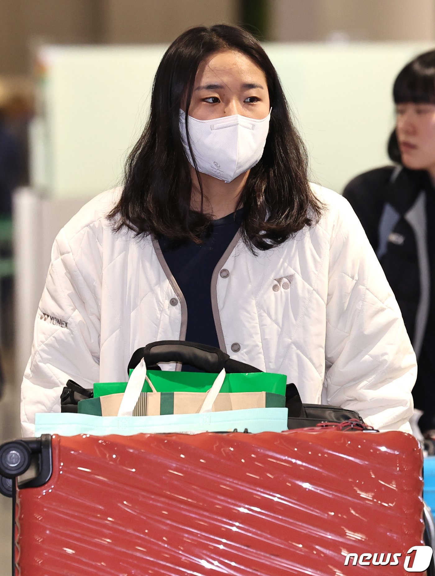 배드민턴 국가대표 안세영이 중국 항저우에서 열린 2023 세계배드민턴연맹&#40;BWF&#41; 월드투어 대회를 마치고 18일 오후 인천국제공항을 통해 귀국하고 있다. 2023.12.18/뉴스1 ⓒ News1 구윤성 기자