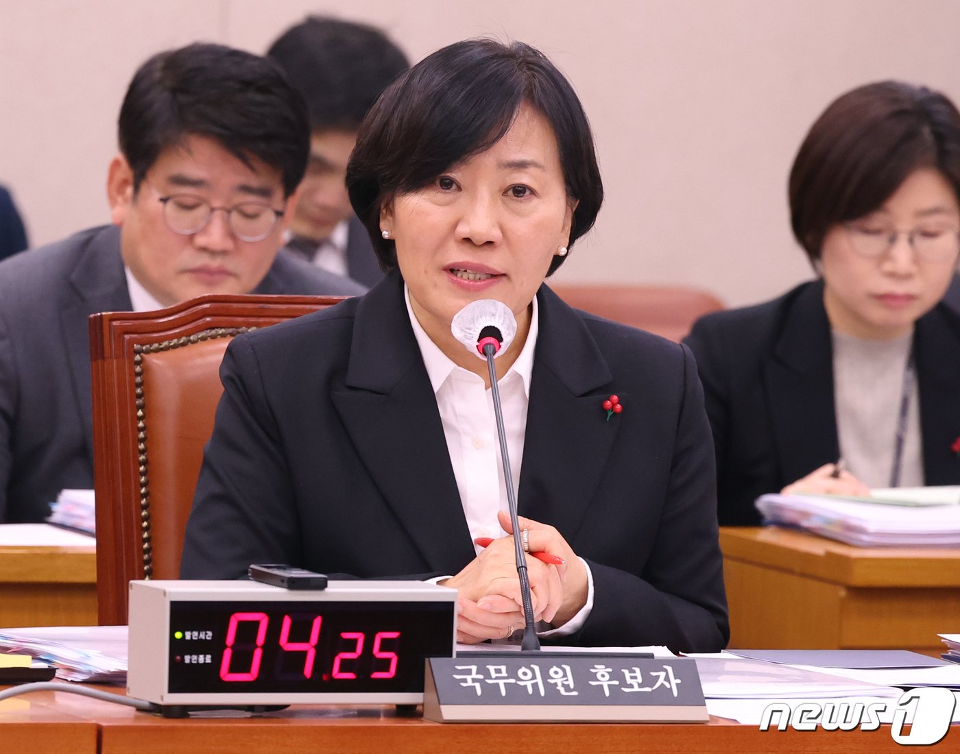 본문 이미지 - 송미령 농림축산식품부 장관 후보자가 18일 서울 여의도 국회에서 열린 인사청문회에서 의원들의 질의에 답변하고 있다. 2023.12.18/뉴스1 ⓒ News1 송원영 기자