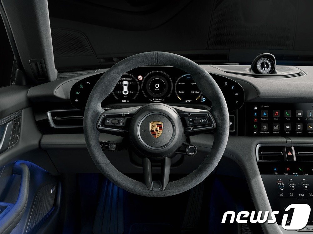 본문 이미지 - 포르쉐 타이칸 4S 실내.(포르쉐코리아 제공)ⓒ 뉴스1 