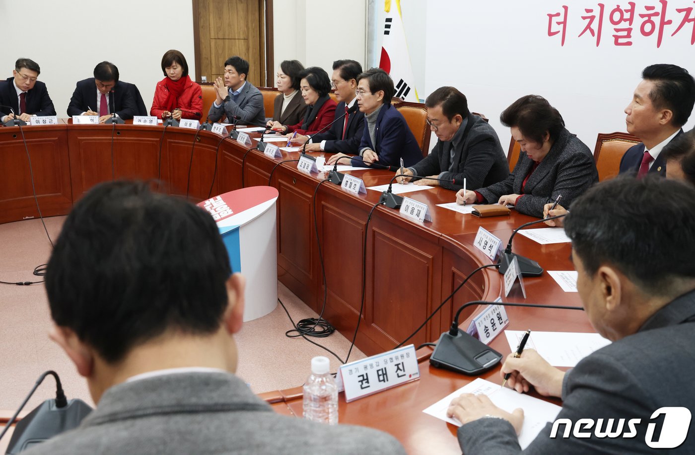 본문 이미지 - 조경태 국민의힘 뉴시티 프로젝트 특별위원장이 19일 서울 여의도 국회에서 열린 뉴시티 프로젝트 특별위원회 서울 인접지역 경기 당협위원장 간담회에서 발언을 하고 있다. 2023.12.19/뉴스1 ⓒ News1 송원영 기자