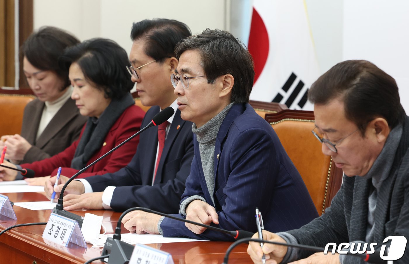 본문 이미지 - 조경태 국민의힘 뉴시티 프로젝트 특별위원장이 19일 서울 여의도 국회에서 열린 뉴시티 프로젝트 특별위원회 서울 인접지역 경기 당협위원장 간담회에서 발언을 하고 있다. 2023.12.19/뉴스1 ⓒ News1 송원영 기자