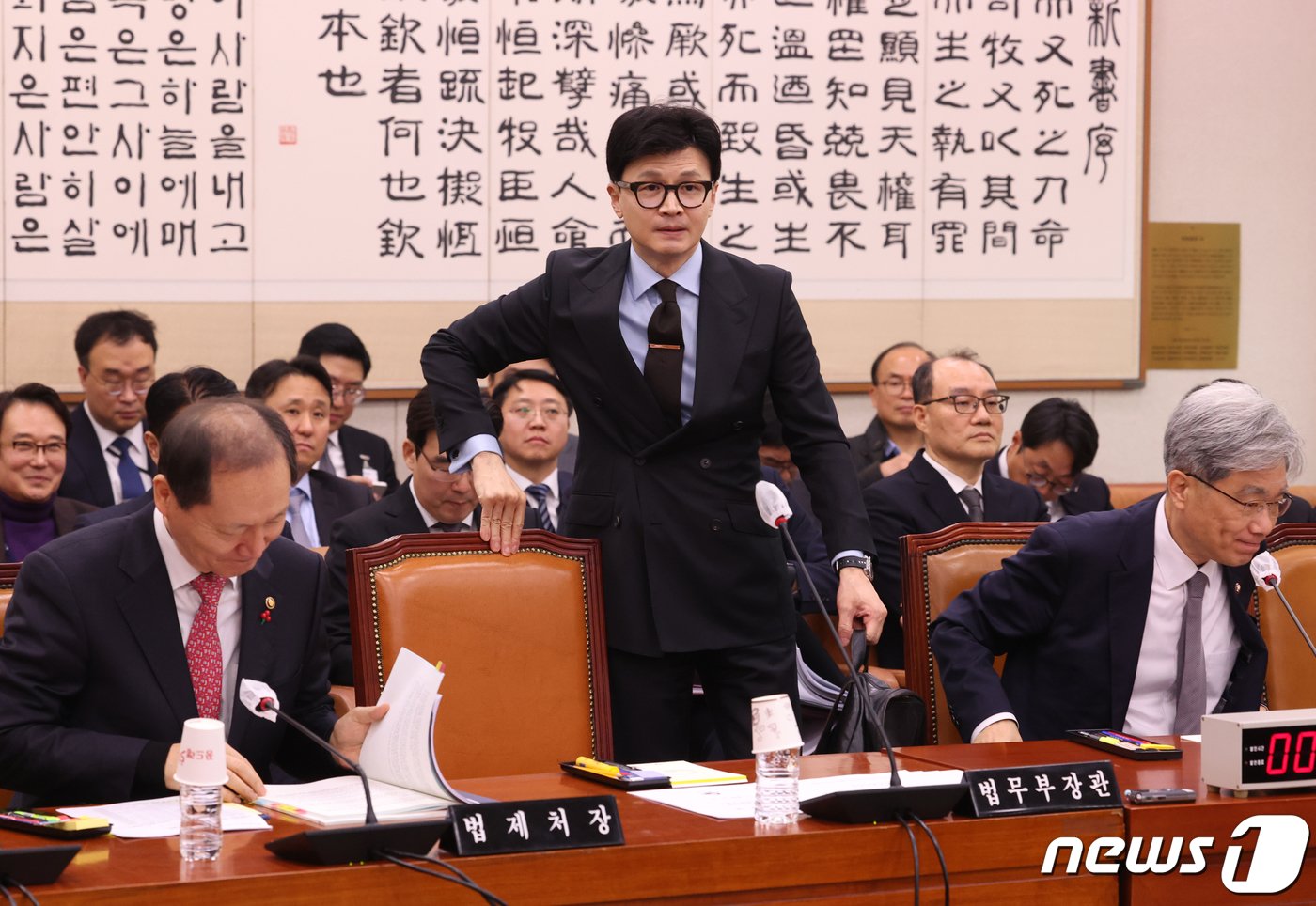 본문 이미지 - 한동훈 법무부장관이 19일 서울 여의도 국회에서 열린 법제사법위원회 전체회의에 참석하고 있다. 2023.12.19/뉴스1 ⓒ News1 송원영 기자