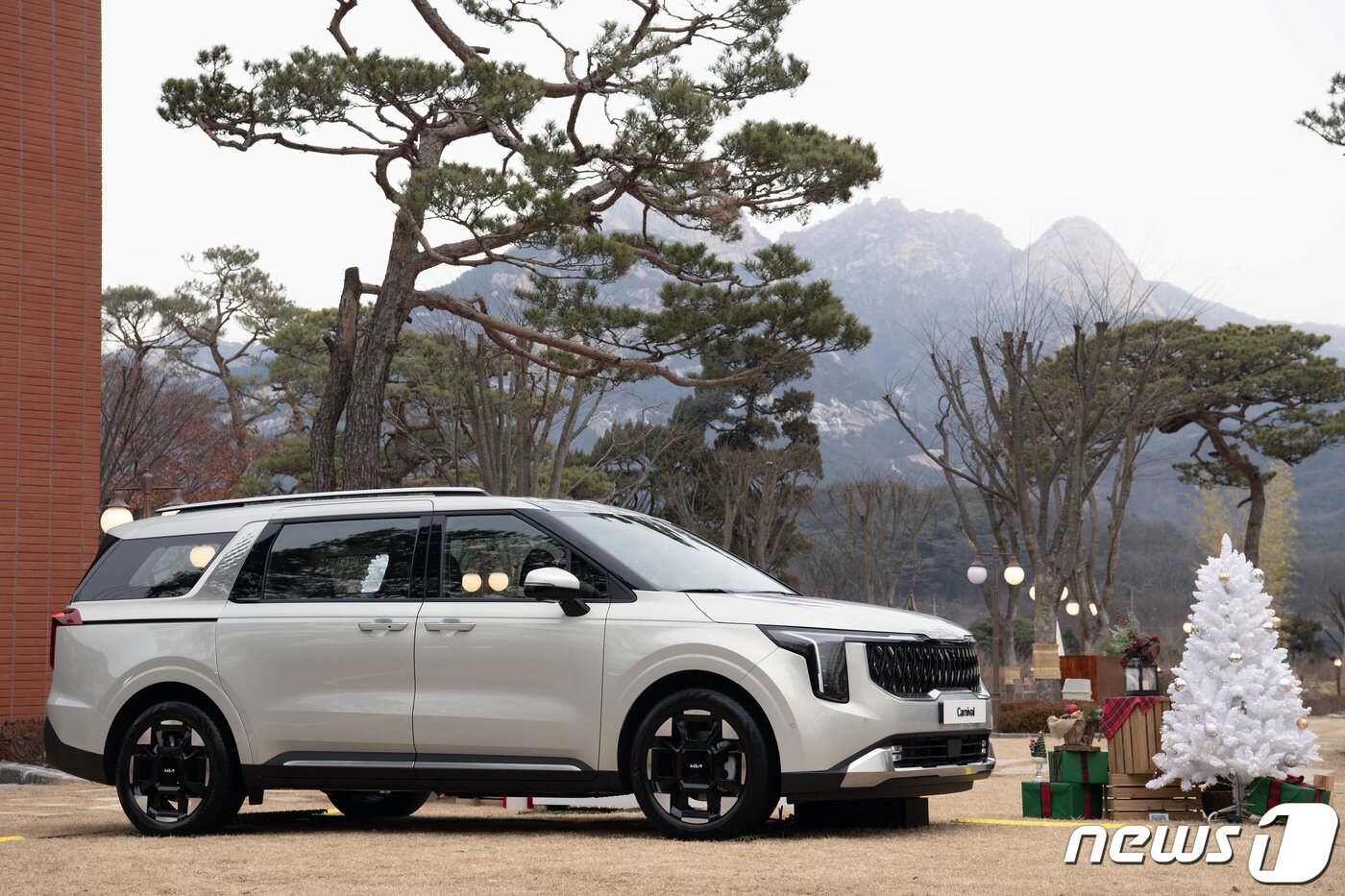 본문 이미지 - 신형 카니발 하이브리드.(기아 제공)ⓒ 뉴스1 