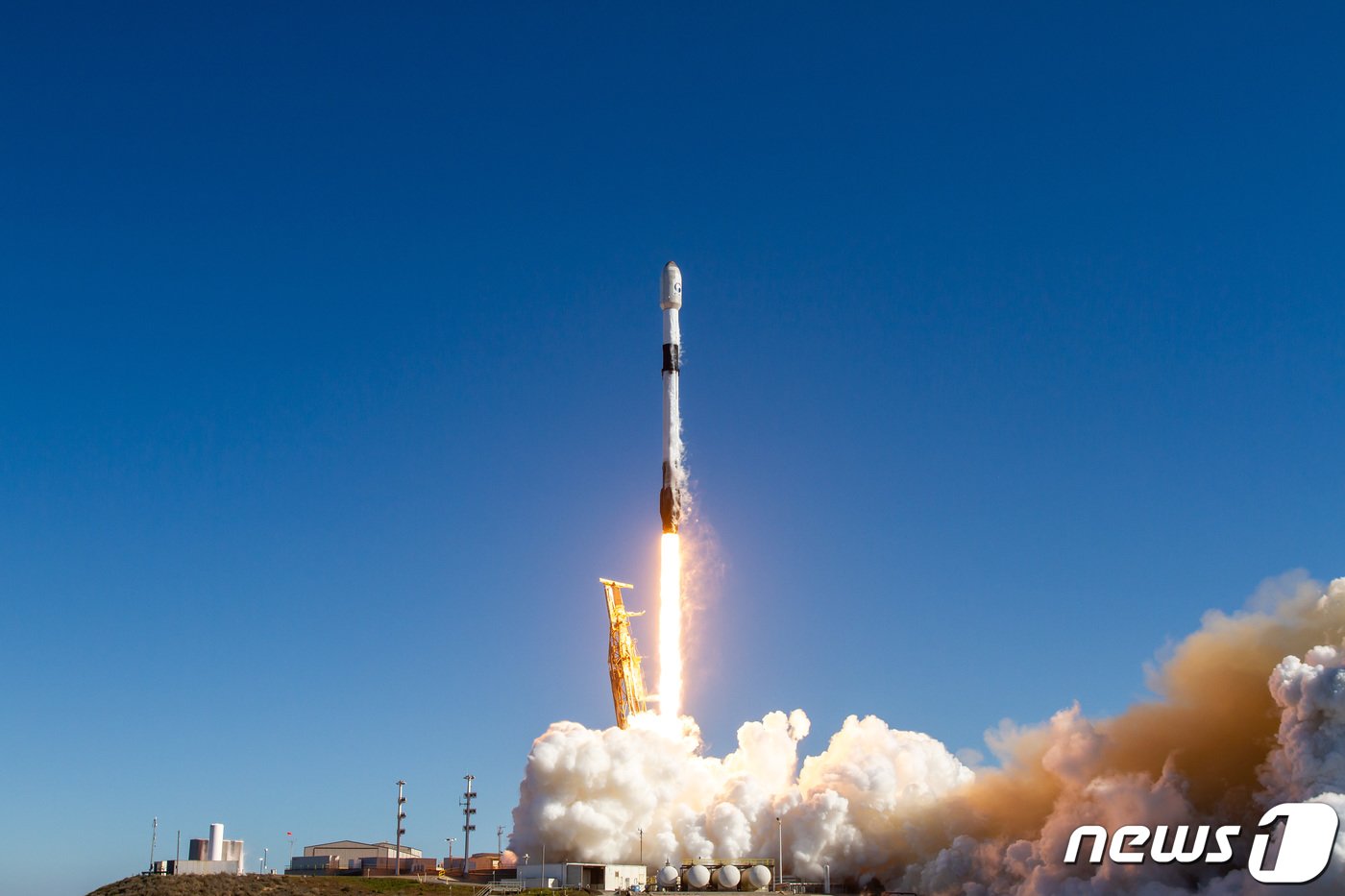 우리 군의 정찰위성 1호기가 지난 2일 미국 캘리포니아주 소재 반덴버그 우주군기지에서 발사됐다. &#40;SpaceX 제공&#41;2023.12.2/뉴스1 ⓒ News1 박세연 기자