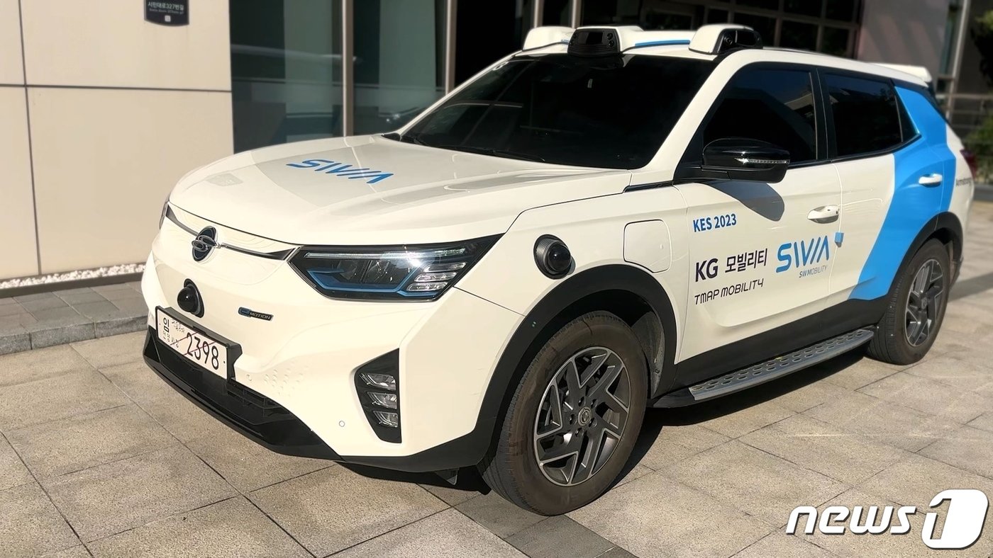본문 이미지 - KG모빌리티로부터 차량을 공급받아 카메라와 라이다를 설치하는 등 자율주행 하드웨어와 소프트웨어를 탑재해 차량을 직접 제조한다.(벤처기업협회 제공)