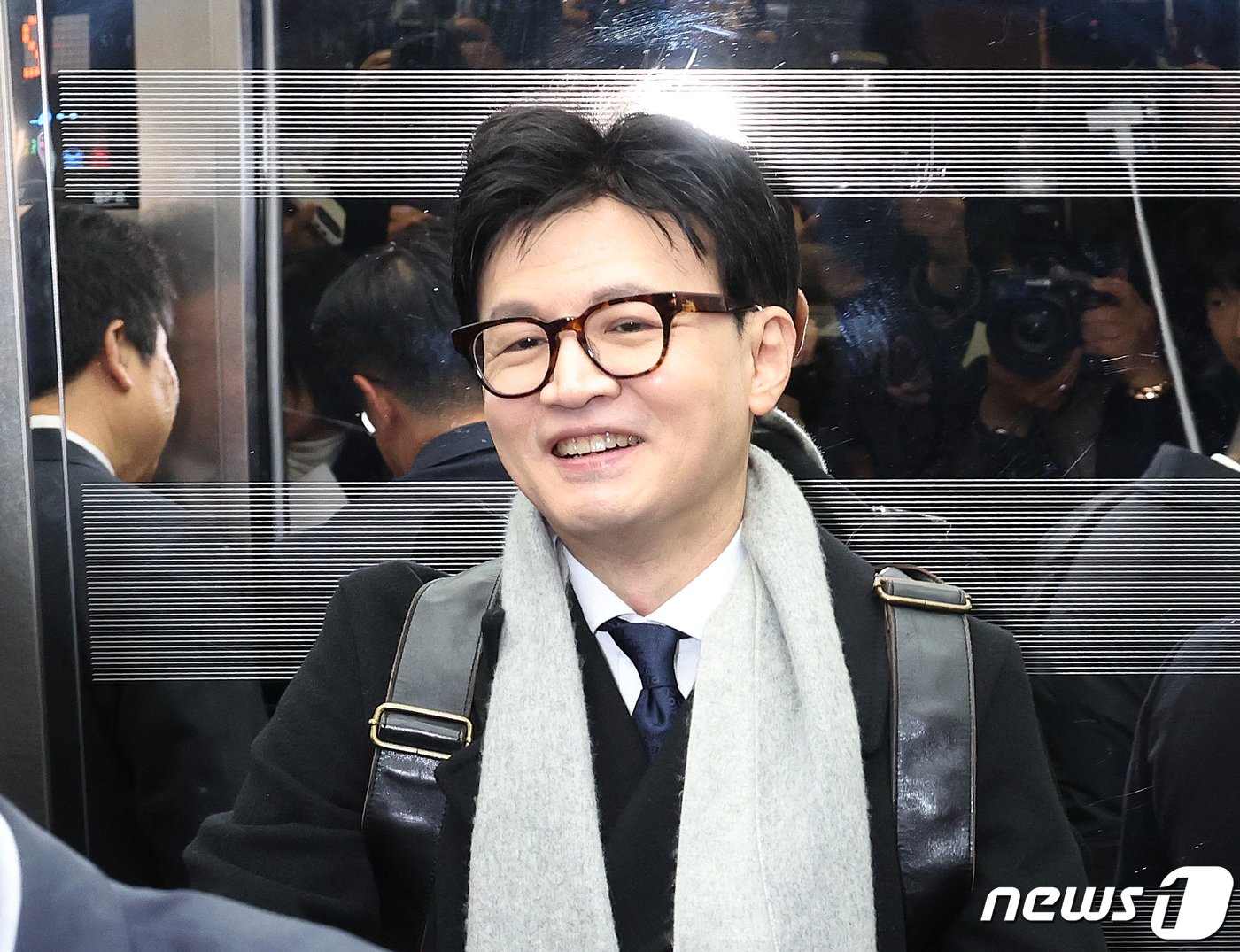 본문 이미지 - 한동훈 법무부 장관이 20일 서울 여의도 국회에서 예산결산특별위원회 전체회의에 참석하기 위해 승강기를 타고 있다. 2023.12.20/뉴스1 ⓒ News1 송원영 기자