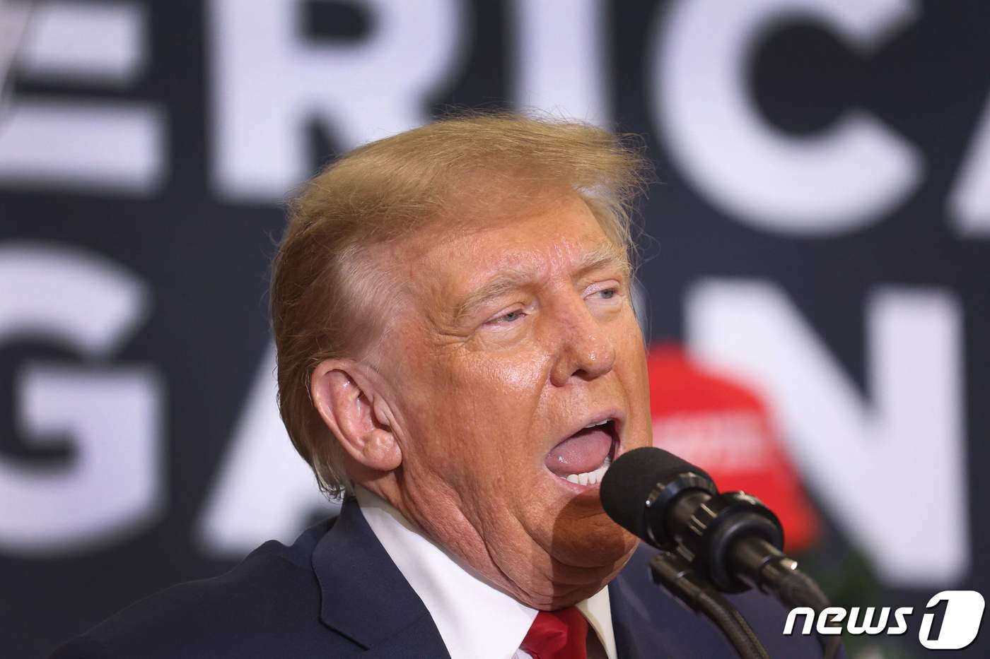 본문 이미지 - 도널드 트럼프 전 미국 대통령이  지난달 19일 아이오와주 워털루에서 열린 선거 행사서 연설을 하고 있다. 2023.12.20 ⓒ AFP=뉴스1 ⓒ News1 우동명 기자