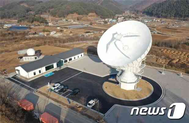 서울대학교 평창캠퍼스에 위치한 한국우주전파관측망(KVN) 21m 전파망원경.(천문연구원 제공)/뉴스1