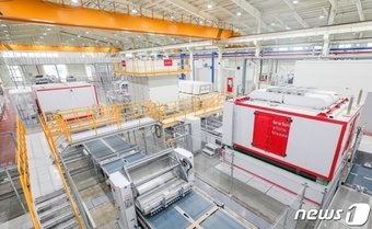 본문 이미지 -  현대L&C 세종 사업장 내부 모습&#40;현대L&C 제공&#41;