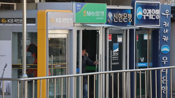 "금리 낮춰줄게" 은행 직원 사칭 20대 청년, 13명에 2억원 사기