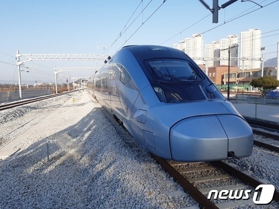 본문 이미지 -  오는 28일부터 충주역에서 KTX이음 열차를 타고 판교역까지 갈 수 있다. 사진은 KTX이음 열차.(자료사진)/뉴스1 