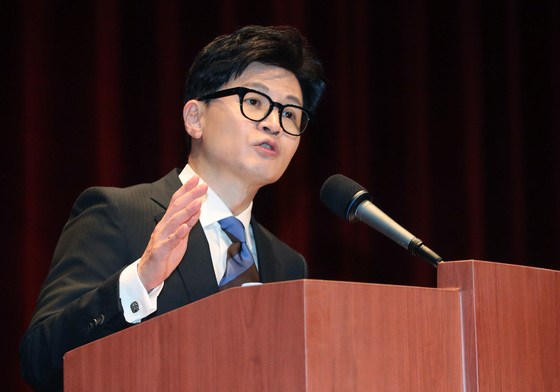 '尹의 남자'로 등장한 한동훈, 당게 논란에 제명…신당 창당은 '부담'