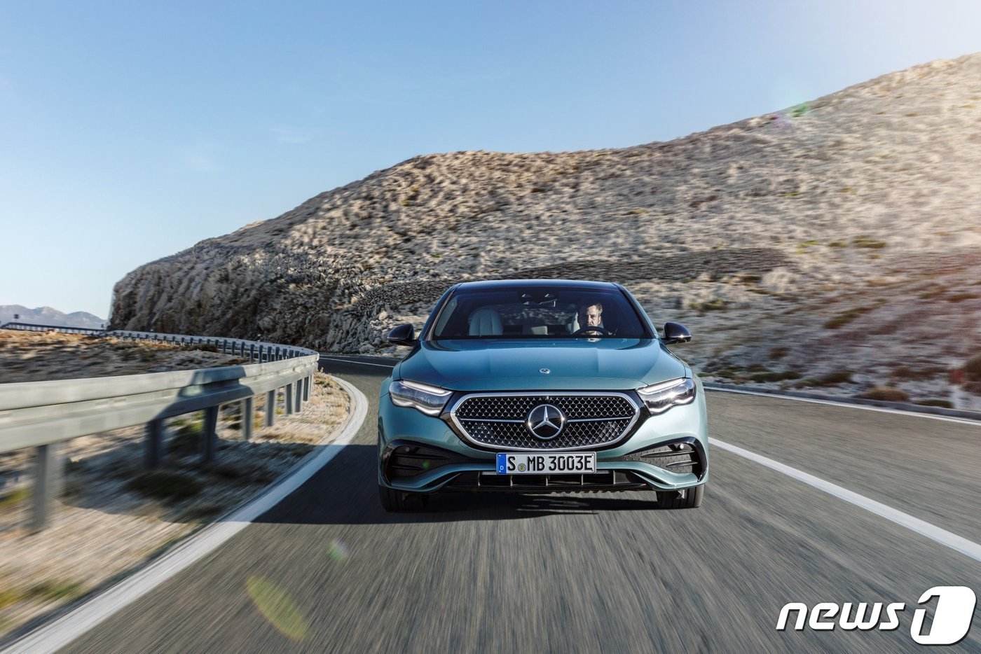 본문 이미지 -  11세대 신형 E클래스.(메르세데스-벤츠 제공)ⓒ 뉴스1