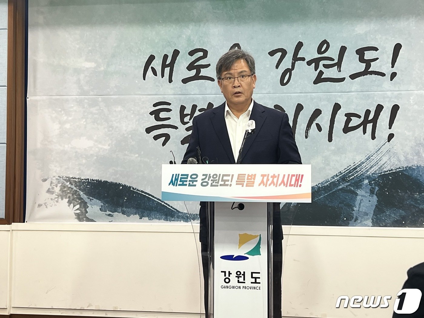 본문 이미지 - 박동주 강원도 감사위원장이 5일 도청 브리핑룸에서 기자회견을 열고 동해안권경제자유구역청 망상1지구 개발 사업과 UAM 시제기 사업에 대한 특정감사 결과를 발표하고 있다.2023.6.5/한귀섭 기자