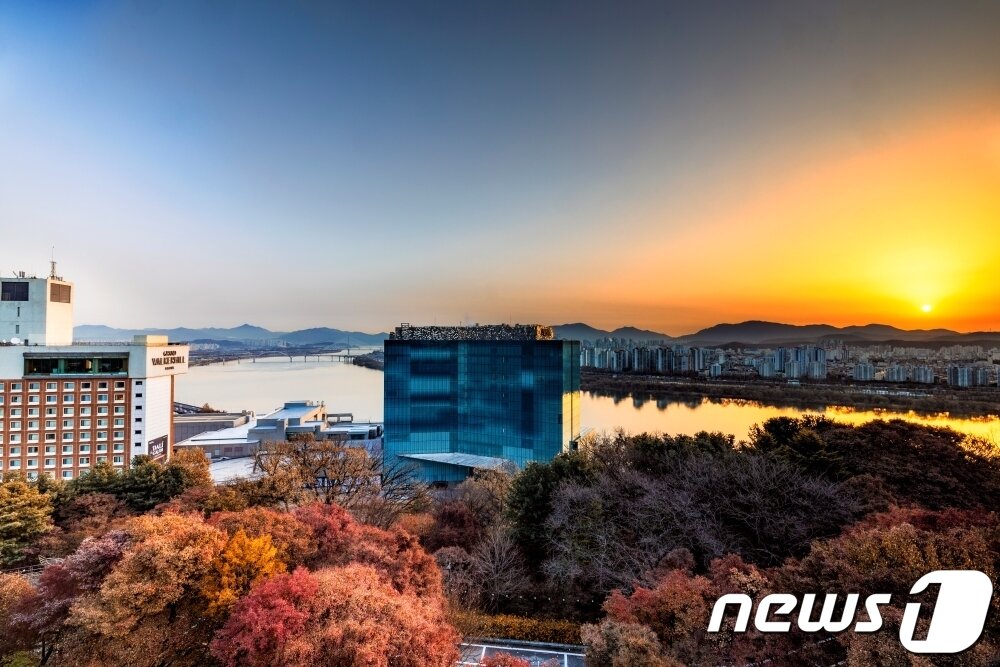 본문 이미지 - 서울 도심 해돋이 호캉스를 즐길 수 있는 워커힐 호텔앤리조트.&#40;워커힐 제공&#41;