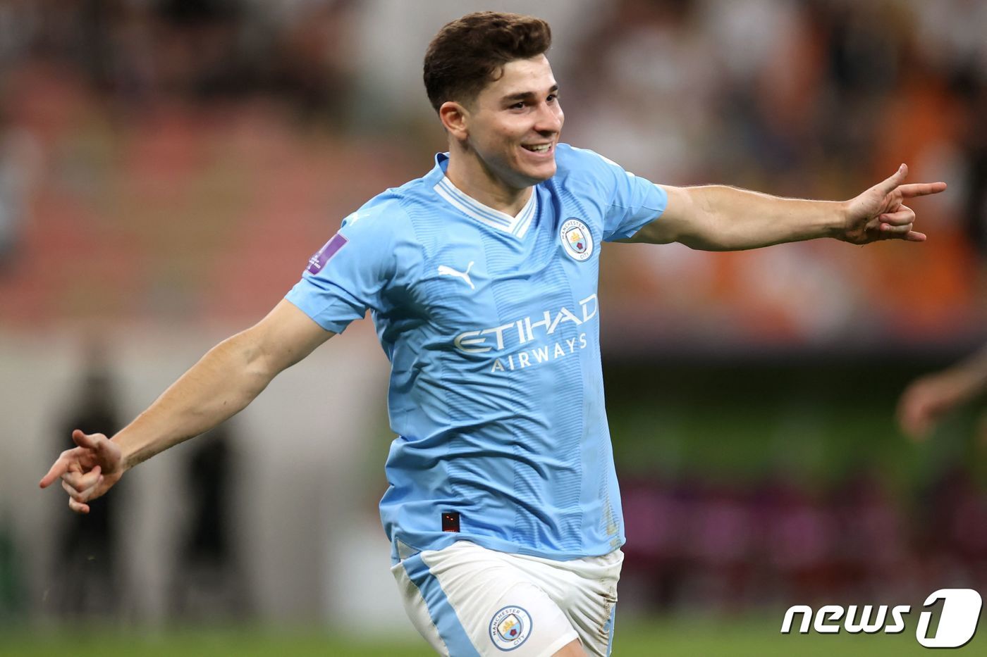 본문 이미지 - 클럽월드컵 우승의 주역이 된 훌리오 알바레스 ⓒ AFP=뉴스1