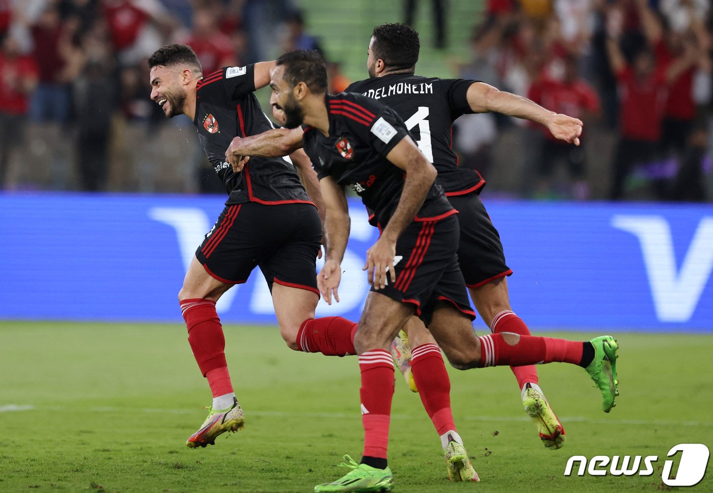 본문 이미지 - 클럽월드컵 3위에 오른 알아흘리. ⓒ 로이터=뉴스1