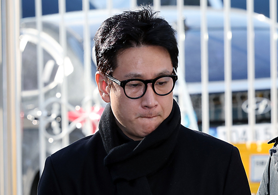 '이선균 수사기밀 유출' 검찰 수사관…징역 3년 구형