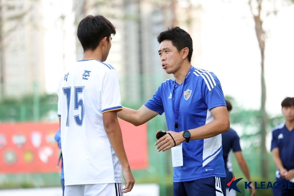 본문 이미지 - 현영민 전 울산현대고 감독.(한국프로축구연맹 제공)