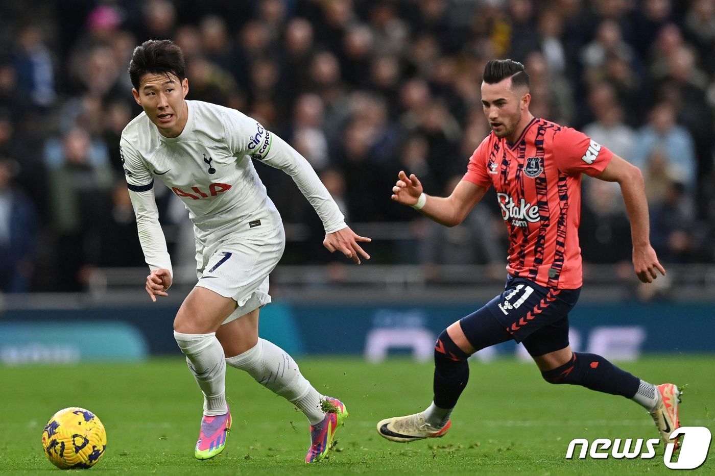 본문 이미지 - 에버턴전에서 활발한 움직임을 보인 손흥민 ⓒ AFP=뉴스1