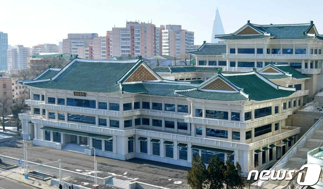 본문 이미지 - (평양 노동신문=뉴스1) = 지난해 12월 리모델링을 마친 평남면옥. [국내에서만 사용가능. 재배포 금지. DB 금지. For Use Only in the Republic of Korea. Redistribution Prohibited] rodongphoto@news1.kr