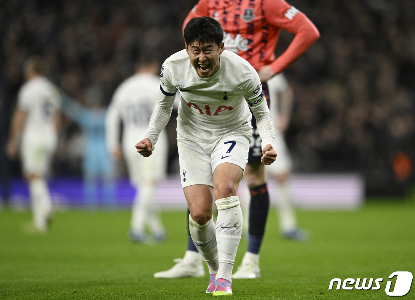 (로이터=뉴스1) = 토트넘 홋스퍼 손흥민이 24일(한국시간) 영국 런던 토트넘 홋스퍼 스타디움에서 열린 토트넘과 에버턴의 2023-2024시즌 잉글랜드 프리미어리그 18라운드 경 …