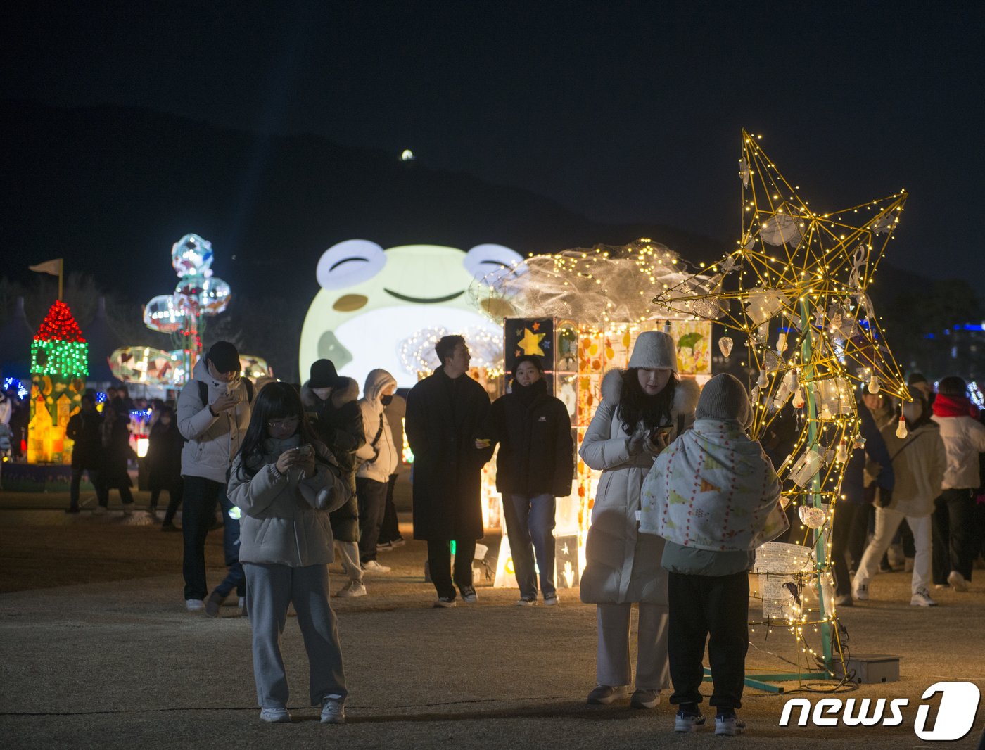 &#39;제5회 수성빛예술제&#39; 상화동산에 설치된 작품들. 2023.12.23/뉴스1 ⓒ News1 이성덕 기자