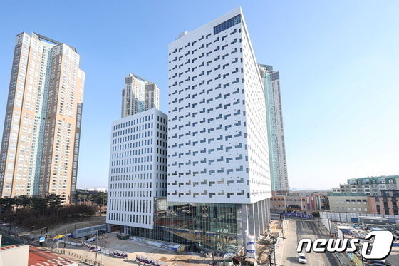 고양시가 신청사 이전을 추진 중인 일산동구 백석동 요진 업무빌딩.