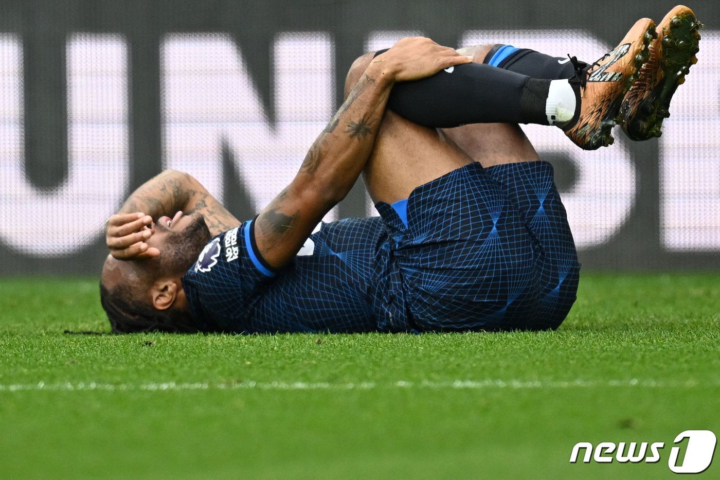 본문 이미지 - 결정적인 기회를 놓친 스털링. ⓒ AFP=뉴스1