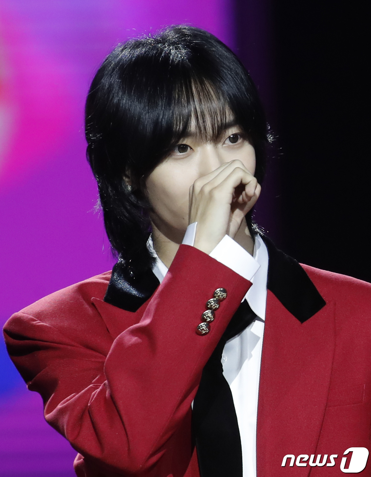 (인천=뉴스1) 권현진 기자 = 라이즈 원빈이 크리스마스인 25일 오후 인천 중구 인스파이어 아레나에서 열린 '2023 SBS 가요대전' 레드카펫 행사에서 포즈를 취하고 있다. 2 …