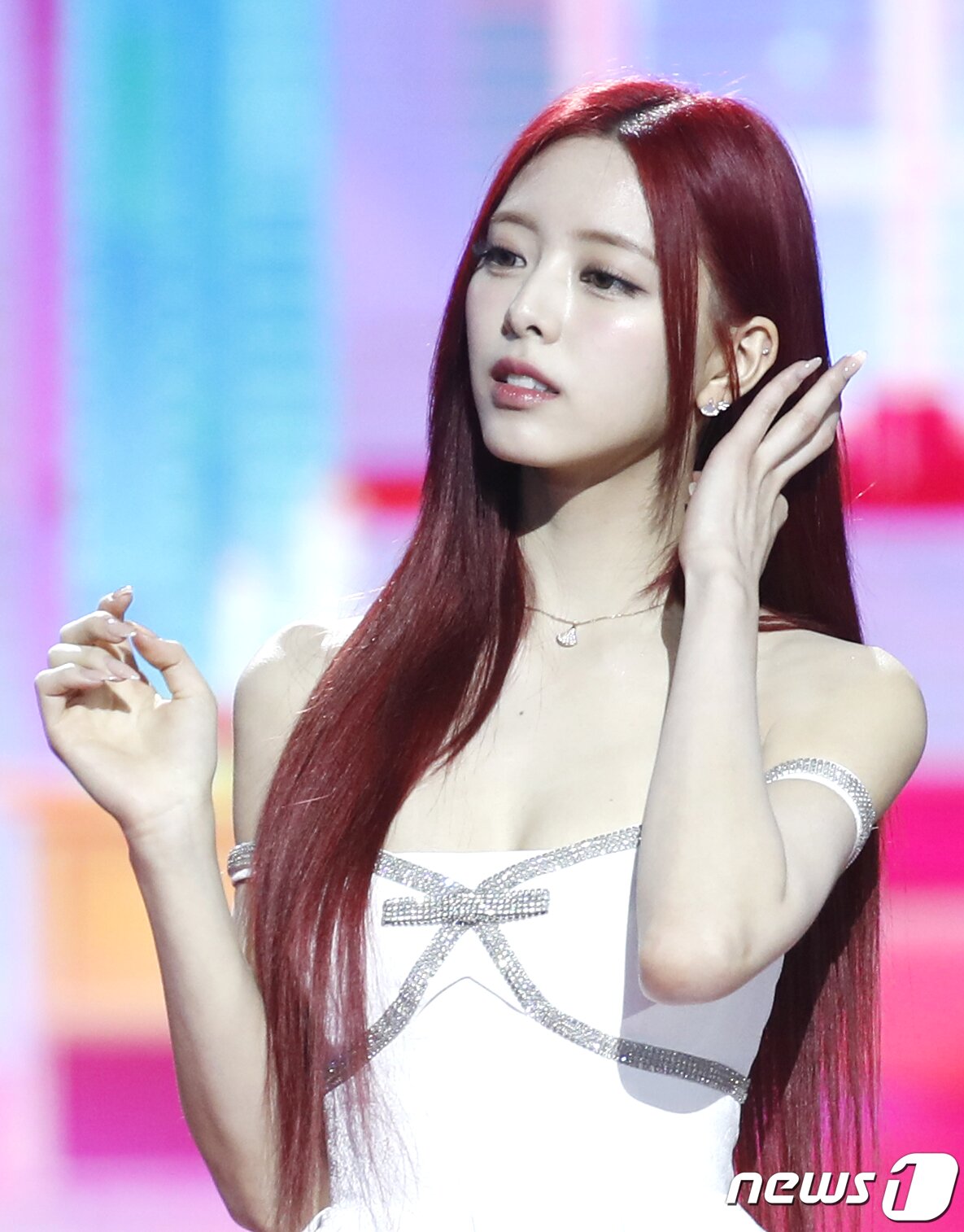 본문 이미지 - 있지 유나가 25일 오후 인천 중구 인스파이어 아레나에서 열린 '2023 SBS 가요대전' 레드카펫 행사에서 매력을 발산하고 있다. ⓒ News1 권현진 기자