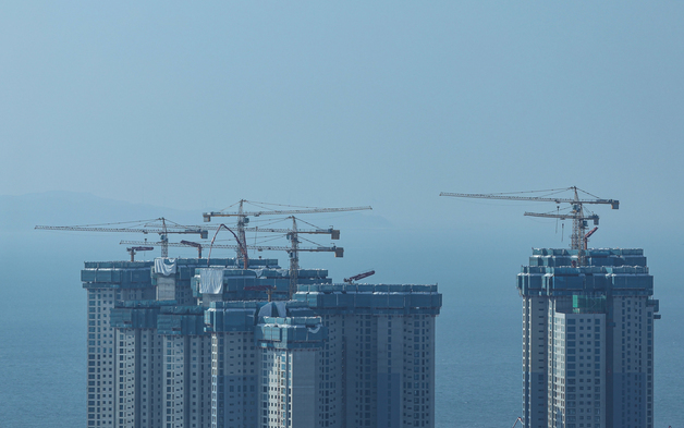 "따뜻한 옷·쉼터·작업조정"…노동부, 동절기 산업안전 대책 가동