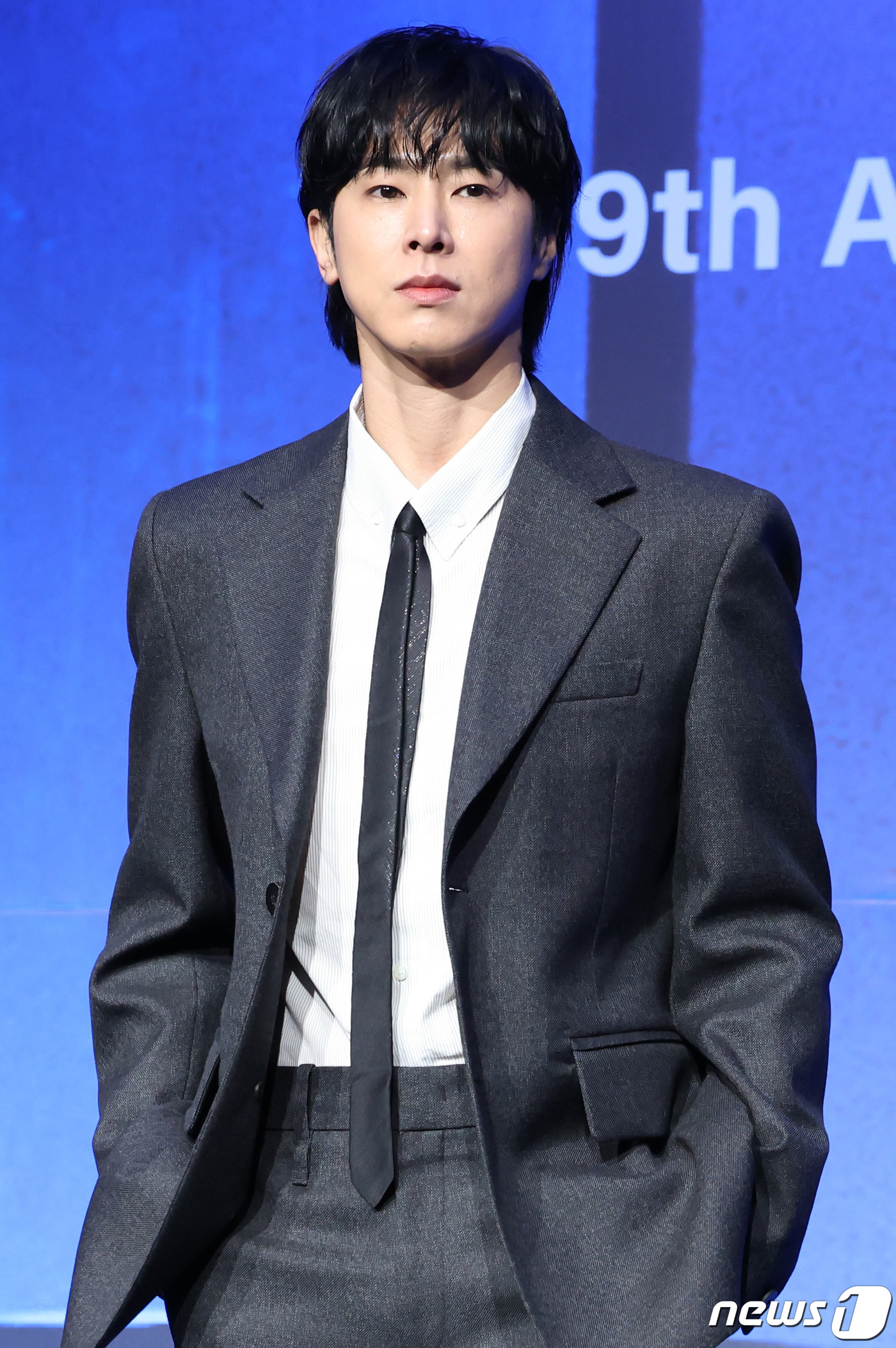 (서울=뉴스1) 김민지 기자 = 그룹 동방신기의 유노윤호가 26일 오후 서울 콘래드 서울에서 열린 정규 9집 앨범 '20&2' 발매 기념 기자간담회에서 포즈를 취하고 있다. 202 …