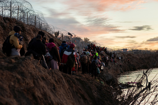트럼프, '망명 신청 기각' 추진…"제3국으로 보내라"